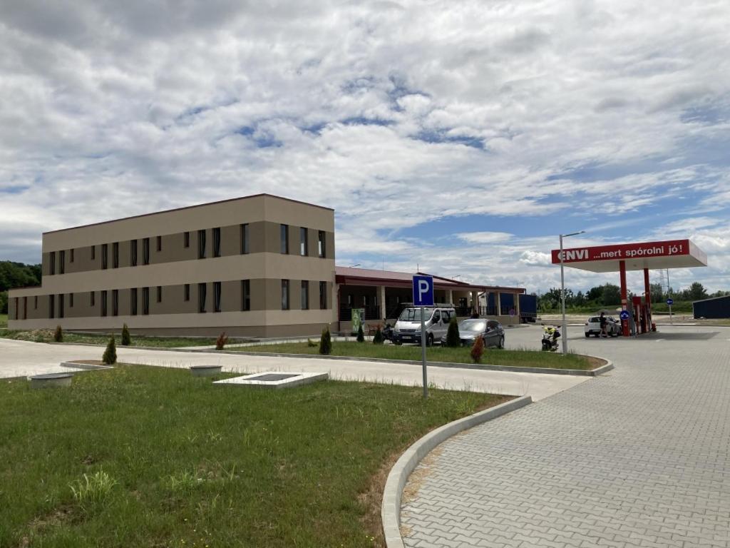M70 Panzio Muraszemenye Szemenyecsörnye Exterior foto